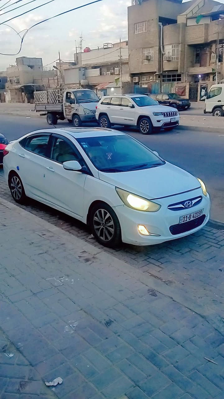 السلام عليكم 
سياره اكسنت خليجي 2016ابيض خصوصي
مواصفاتها 
محركهه 1600
فتحه سقف
شاشه 
مكانه بغداد 
السعر95ورقه 
التواصل ***********
