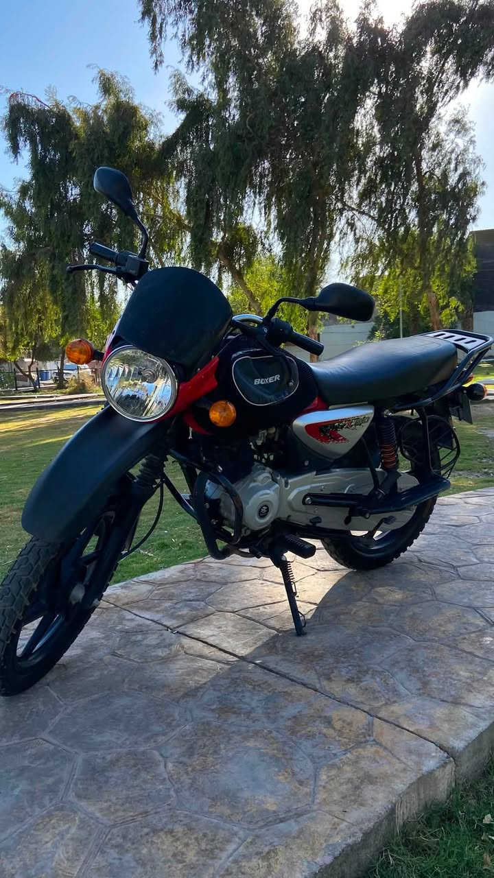 🏍️ للبيع بوكسر موديل 23 جبلي 🏍️
دراجة نظيفة جدًا وبحالة ممتازة، استخدام شخصي ومحافظ عليها بشكل واضح ، رقم بغداد بأسمي تحويل ثاني يوم 

🔹 الموديل: Boxer Sport 2023
🔹 الممشى: 23,000 كم
🔹 المحرك: لم يُفتح نهائيًا
🔹 الحالة: نظيفة جدًا ومعتنى بيها
🔹 الاستخدام: شخصي، ما مشتغلة دليفري
🔹 الدراجة أخت الزيرو، وما تحتاج صرف أو شغل.

اللي يعرف بالبوكسَر يعرف قيمة الدراجة النظيفة، وهذه الدراجة استخدام شخصي ومحافظ عليها.

📍 المعاينة والفحص للجادين
💰 السعر: [2،500،000 دينار ]
📞 للتواصل: [***********]

البيع للجادين فقط، وأهلاً بالفحص.

