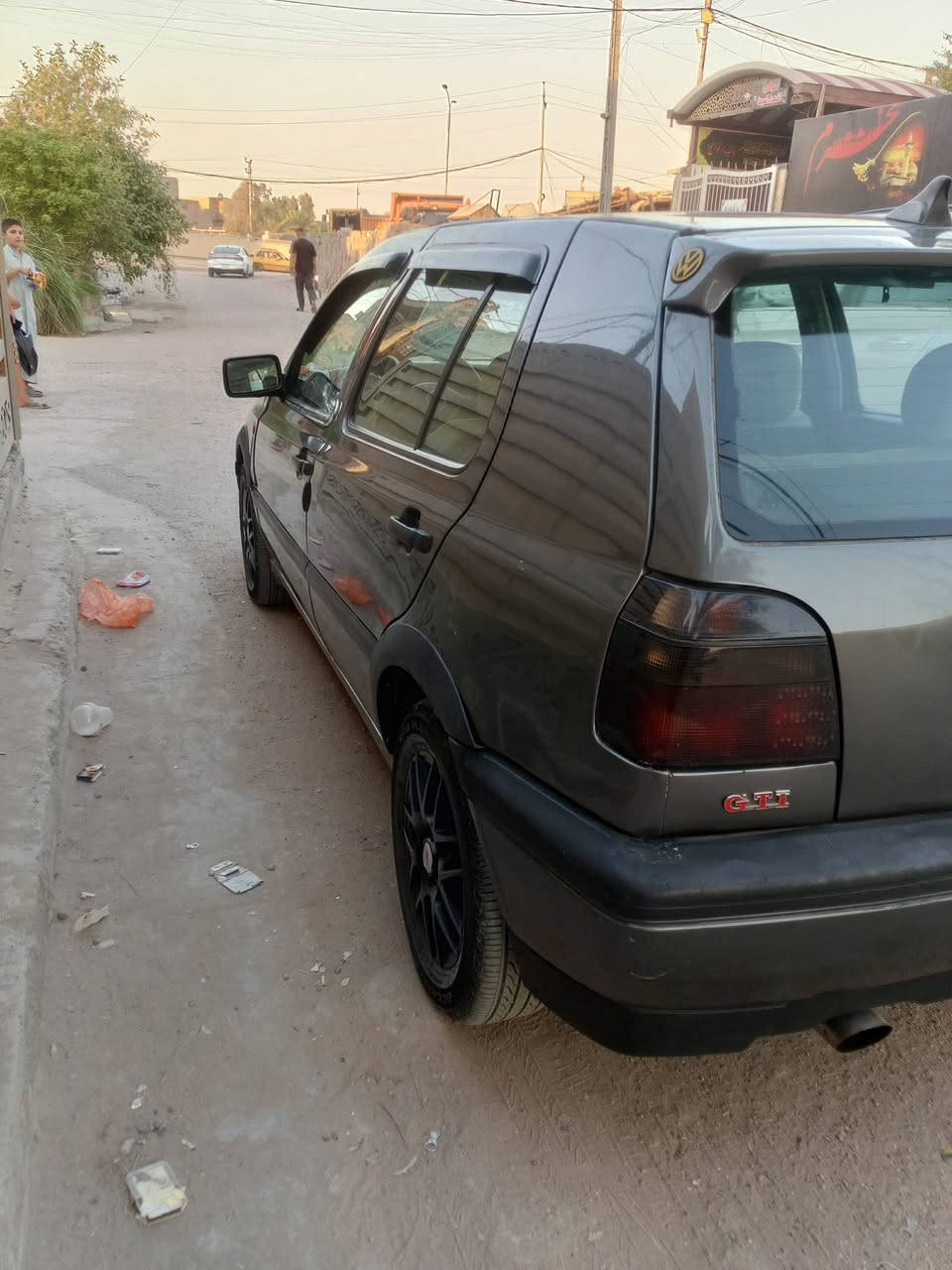 السلام عليكم كولف نفخ موديل 92 رقم بغداد دولي هزه جديده وسنويه جديده تحويل ثاني يوم محرك 2000 كير اوتو جدد كهربائيات كلهه شغاله تبريد ثلج صدر امامي وخلفي جديد تخم تاير جديد ويل كب منضومه زنون سياره جديده داخلهه جديد سنتر لوك بلادي مصبوغة جماليه بدون حادث سياره كلشي بيهه شغال وبلادي سعر 38 وبيهه مجال مكاني بغداد الزعفرانيه رقمي ***********
