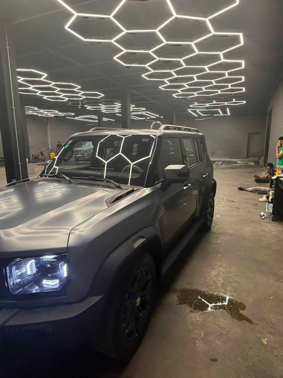 🚘 للبيع جيتور T2 Luxury

📅 الفئة: Luxury
🛣️ الممشى: 55,000 كم
💰 السعر: 34 مليون دينار قابل للتفاوض البسيط
📍 المكان: بغداد – الإسكان
📞 للاستفسار: ***********

🔹 المواصفات:
• محرك 2.0 Turbo بنزين
• 4 سلندر
• قوة تقريباً 250 حصان
• عزم 390 نيوتن متر
• جير 7 سرعات DCT
• دفع رباعي 4WD
• شاشة وسطية 15.6 إنش
• كاميرا 540 درجة
• شحن لاسلكي
• نظام تعليق أمامي MacPherson وخلفي Multi-Link
• جنوط 20 إنش
• 5 ركاب
• خزان وقود 70 لتر
• ارتفاع عن الأرض 22 سم

السيارة جيتور T2 Luxury، ماشية 55 ألف، والسعر 34 مليون وبيهة  مجال بسيط.

📍 بغداد – الإسكان
📞 ***********
