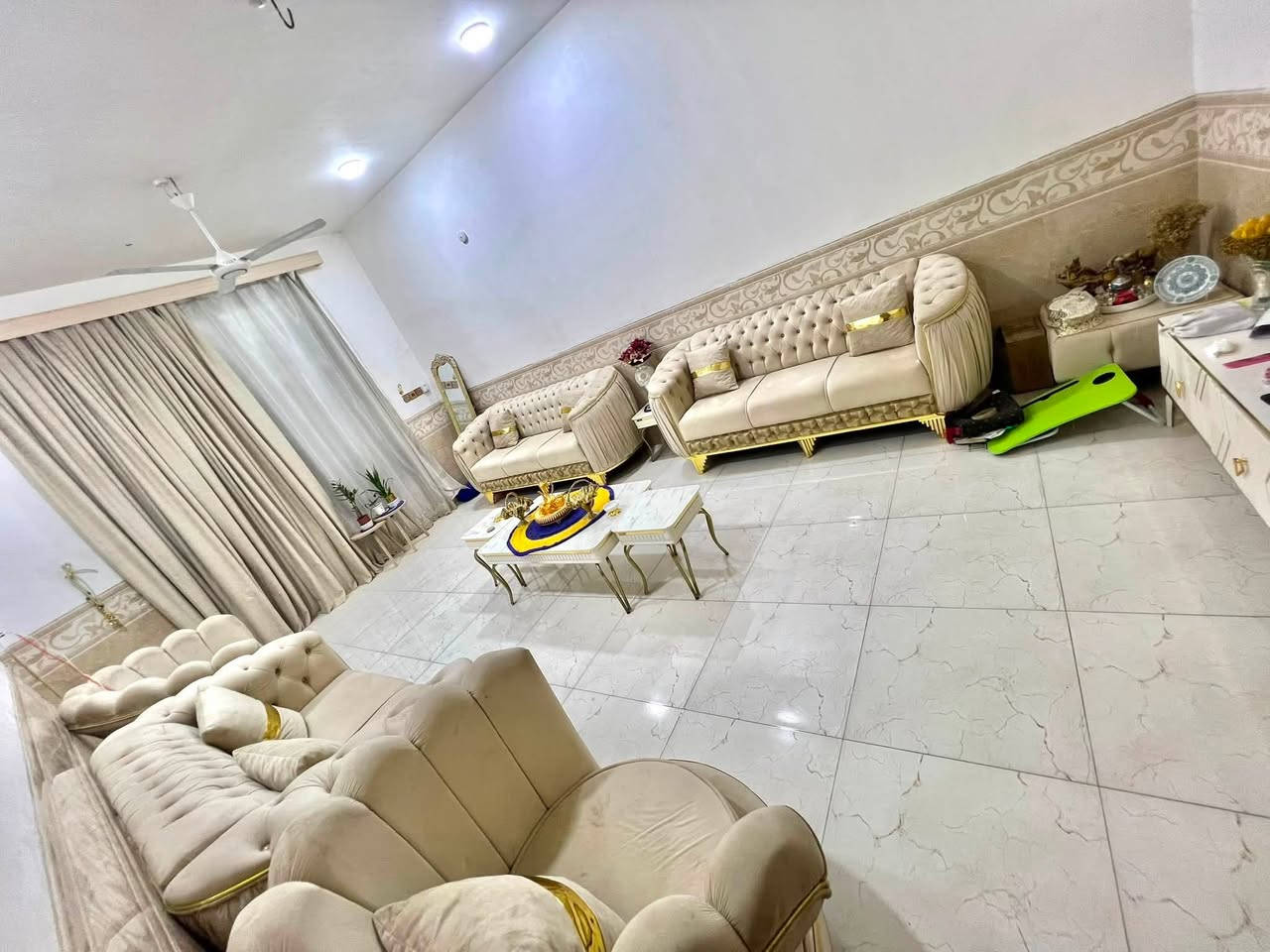 تنزيل السعر لغرض البيع السريع 

السلام عليكم 
بيت للبيع مساحة 208 متر
مكون من طابقين
الطابق الاول ( غرفة +صالة+ استقبال + مطبخ + صحيات داخليه وخارجية) 
الطابق الثاني (غرفة 4*6ونص كبيرة) + صالة كبيرة جدا
يحتوي على سطحين
السعر 110 وبي مجال بناء حديث 2023 
الوان البيت الداخل مرتبة 

مع وجود قطعه جانبية مساحتها 200 متر
مفتوحة على البيت
مسيجة كونكريت بالكامل
السعر 32 وبيها مجال 

الموقع قريبة على جسر الابراهيمية
للاستفسار ***********
