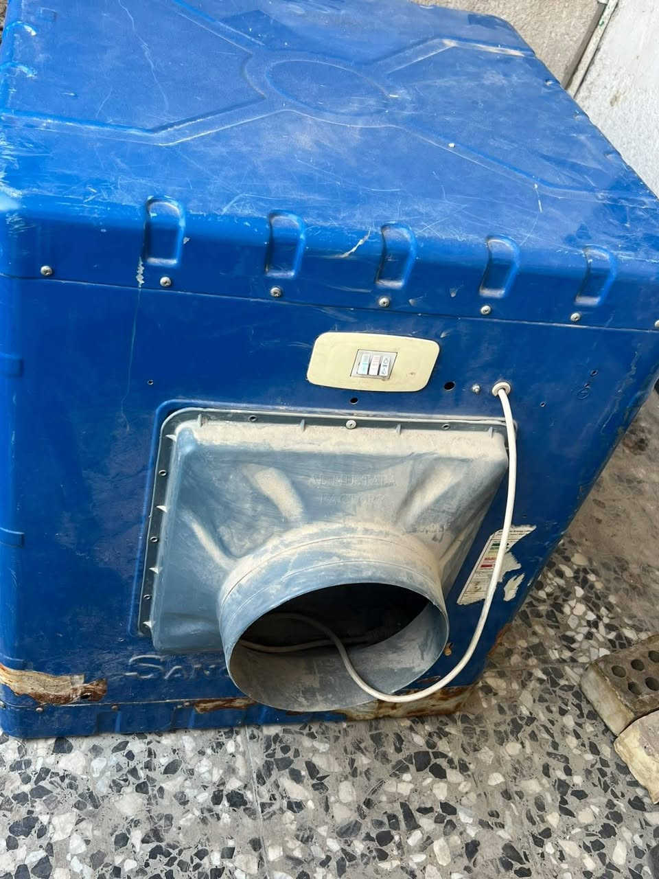 غراض للبيع حي الجهاد الرفاق *********** محمد المبرده شغاله ع الفحص ماداخله تصليح ابد اريده ٨٠ وبيها مجال كبيره جدا والميز نظيف جدا اخو الجديد حي الجهاد الرفاق *********** كراسي ٢ أصلي
