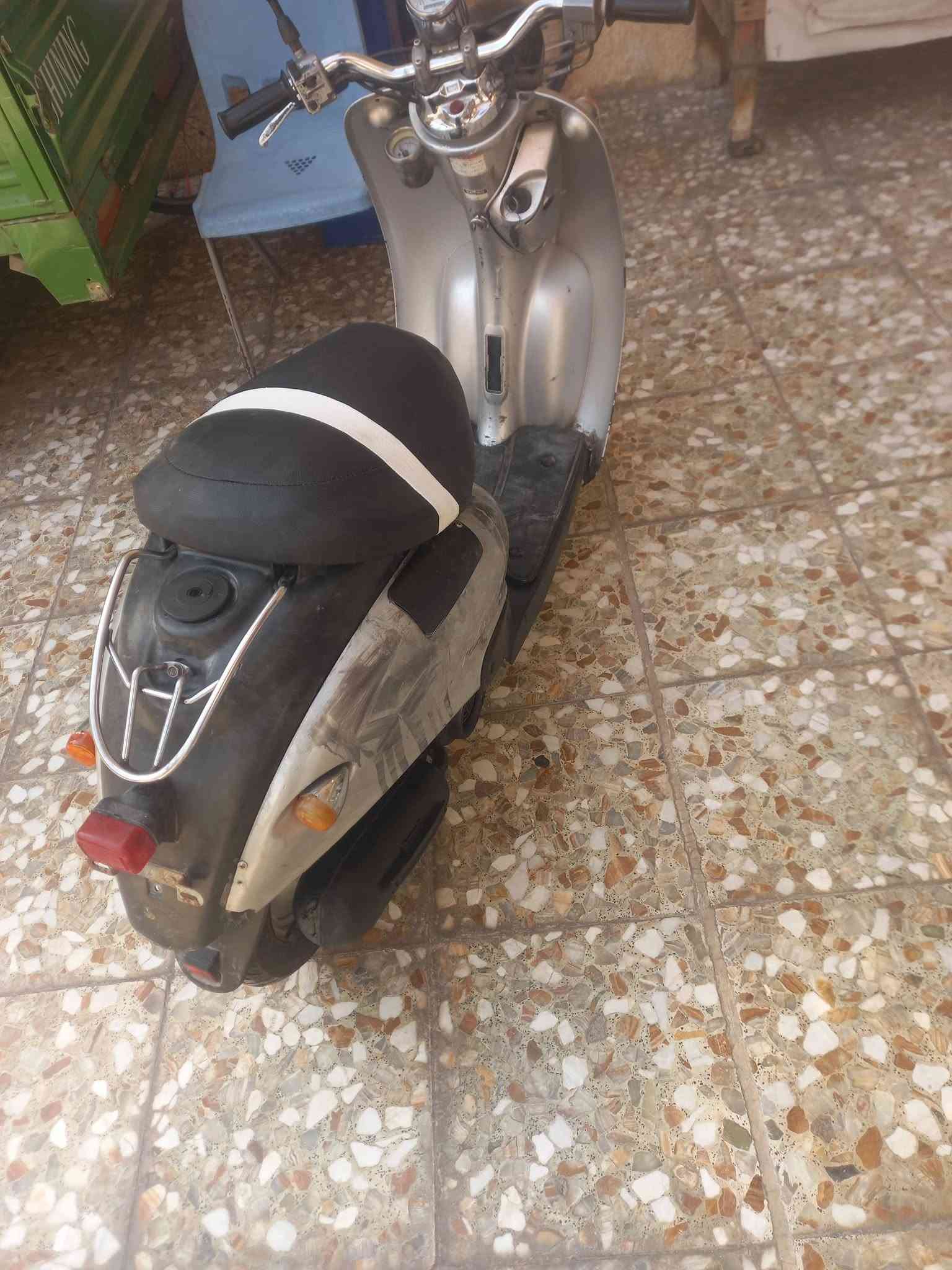 سلام عليكم دراجه كلاسك فحل قفل اكسل نكره سلف محرك ناعم تخبل زوج تايرات جدد شادله دبلات شغاله أوراق كامله كهربائيات شغاله تفيدك لشغل للبيت للدوام تترحملي عليه والله سعرهة ١٧٥ وبيه مجال للشراي مكاني بغداد العبيدي رقمي ***********
