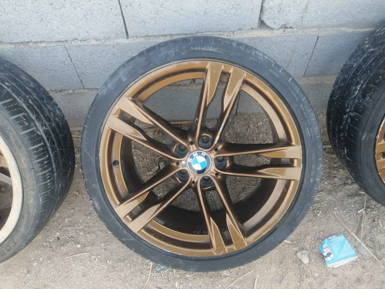 سلام عليكم ويل بي ام نضيف كلش حلو سياره بدلت ويل مالهه ويل كلش جديد اربع ويلات سعر 700 وبيهن مجال؛ ***********
