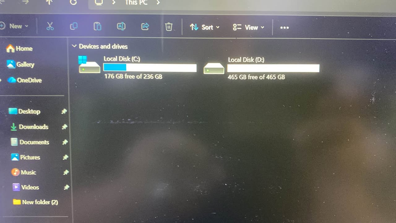 i7-١١جيل • ٤ جيجا رام • شاشة فول HD
