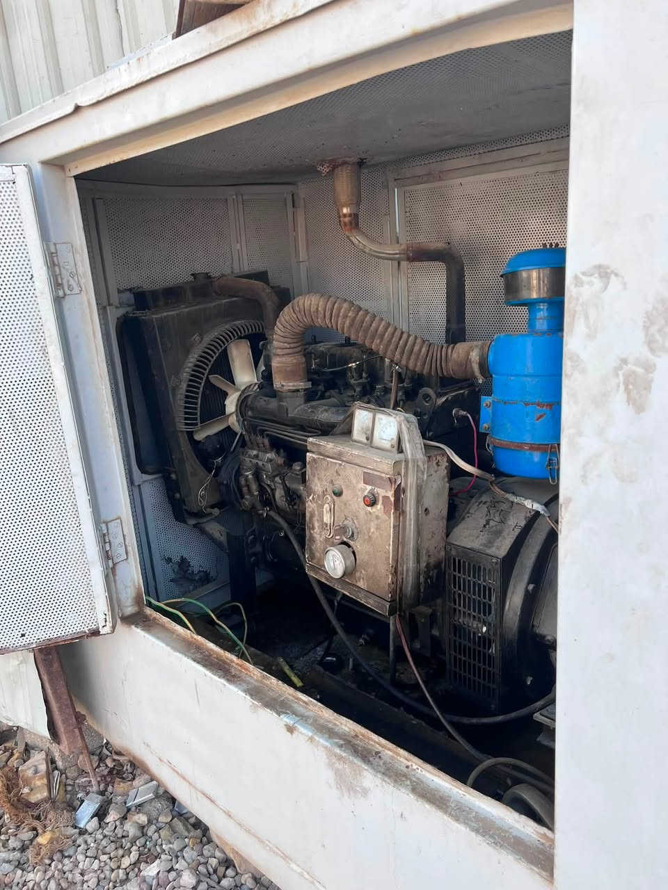 السلام عليكم
مولده للبيع بيركز صيني 30kv مولده نضيفه مع كاتم 
المكان واسط العزيزيه.

للاستفسار الاتصال على الرقم ***********/***********
