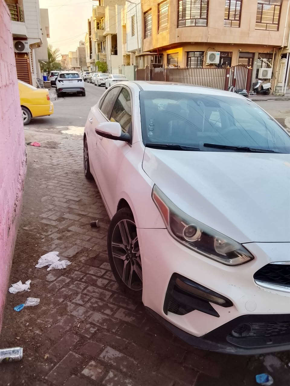 سلام عليكم
سياره فورتي موديل 2020 تبديل 3قطع جاملخ وبنيد وباب سياق مبدله محتاجه حمام وبولش ماشيه 144ميل عنوان الاعظيمه 
تواصل ***********
سعر 110ورقه
