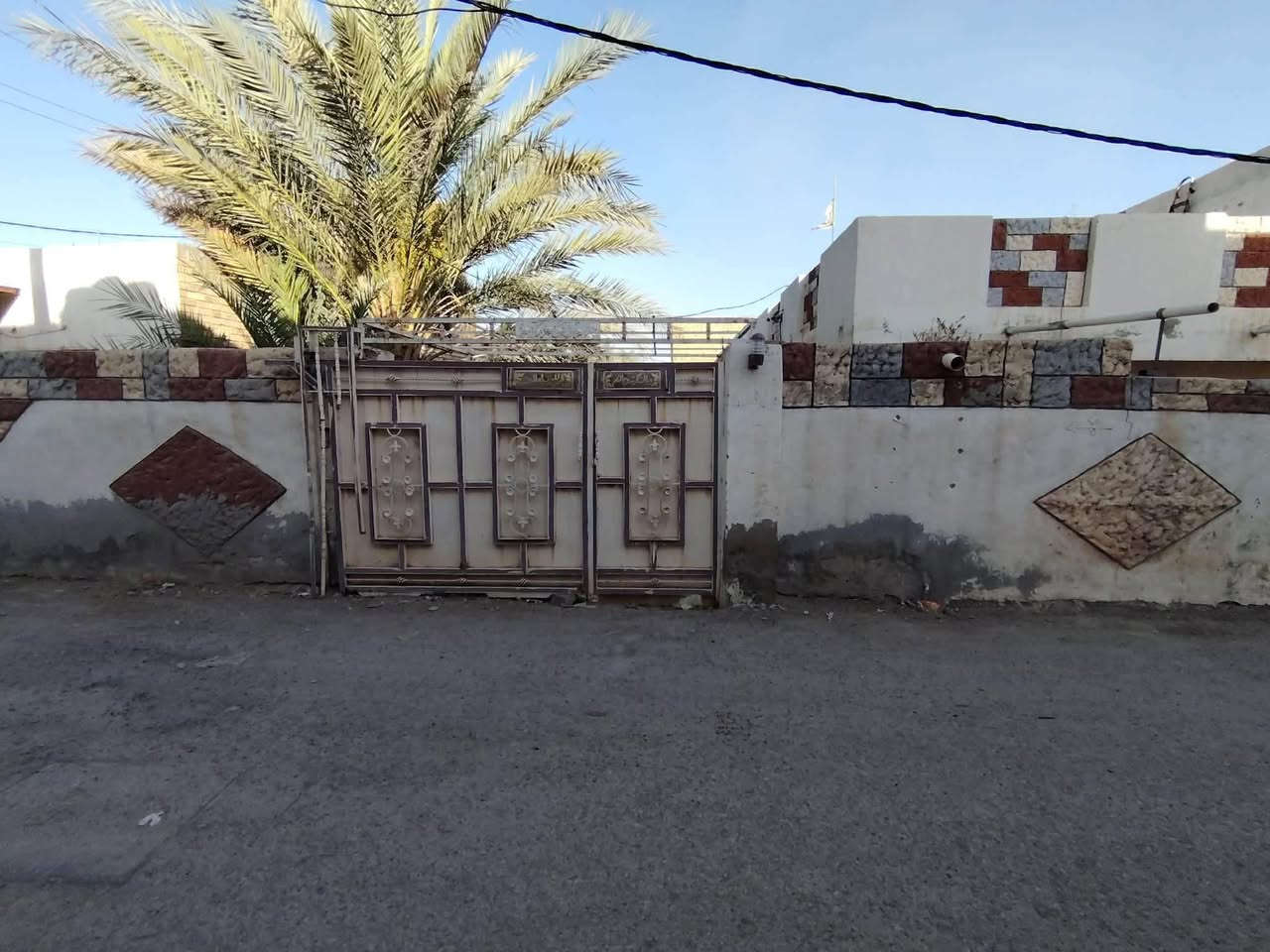دار ركن مع مشتمل للبيع المساحة ٤٠٠ م الموقع الجمعية قرب مدرسة الصالحين للاستفسار الاتصال على الرقم*********** الرقم
