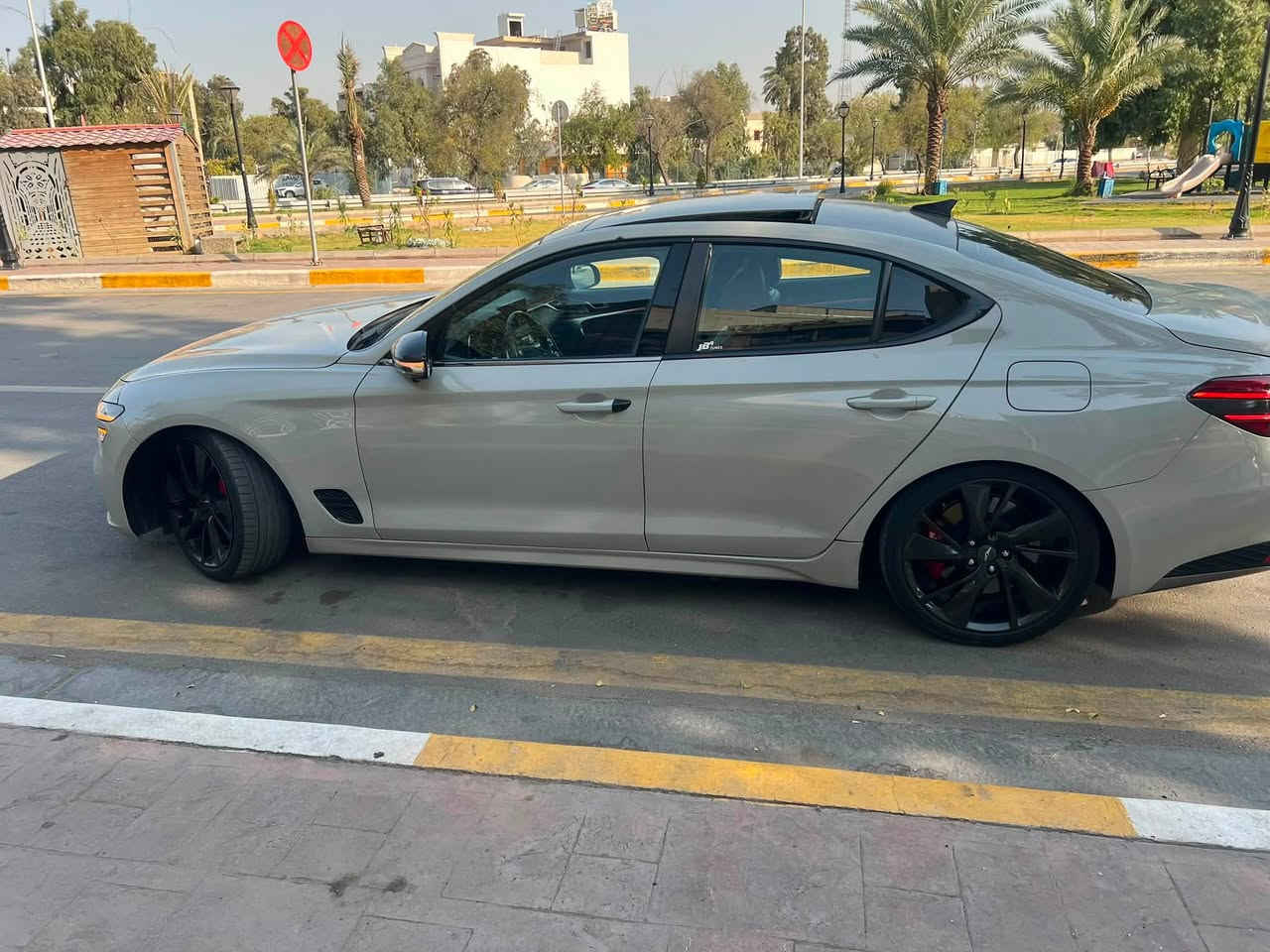 السلام عليكم 
للبيع فقط 
كلنا نعرف سوك ماكو واني عارضها جوه السوك وما اتصور اكو g70 موديل ٢٤ بهيج سعر وعليها اضافات
جينسز g70 سبورت برستيج أعلى فئة
فوول 
موديل ٢٤ 
٦ سلندر ٣٣٠٠ تون توربو 
ماشية ١٢ الف 
٤ كامرات 
داتا شو 
داخل احمر
قمارة كنتارة
السيارة عليها اضافات 
للامانة السيارة كلش قوية 
الاضافات ::
بلكات ريسنك 
جهاز jb4 
لويات ايباخ 
حدادية امامية وخلفية ريسنك 
بولي واتر بمب وزن خفيف 
داون بايب + اكس بايب 
كزوز سستم ماركة ARK صوته طرب 
انارة داخلية محيطية 
حادثها بنيد مبدل ومصبوغ + باب السائق ايضا مبدل ومصبوغ ومباوك ويا الباب الخلفي 
بيها سحب بالشاصي الايمن وعندي صور التصليح اني المستوردها وصلحتها على ايدي 
رقم بغداد مميز 
السعر ٢١٥ وبيها مجال سعرها مال ٤ سلندر
***********
