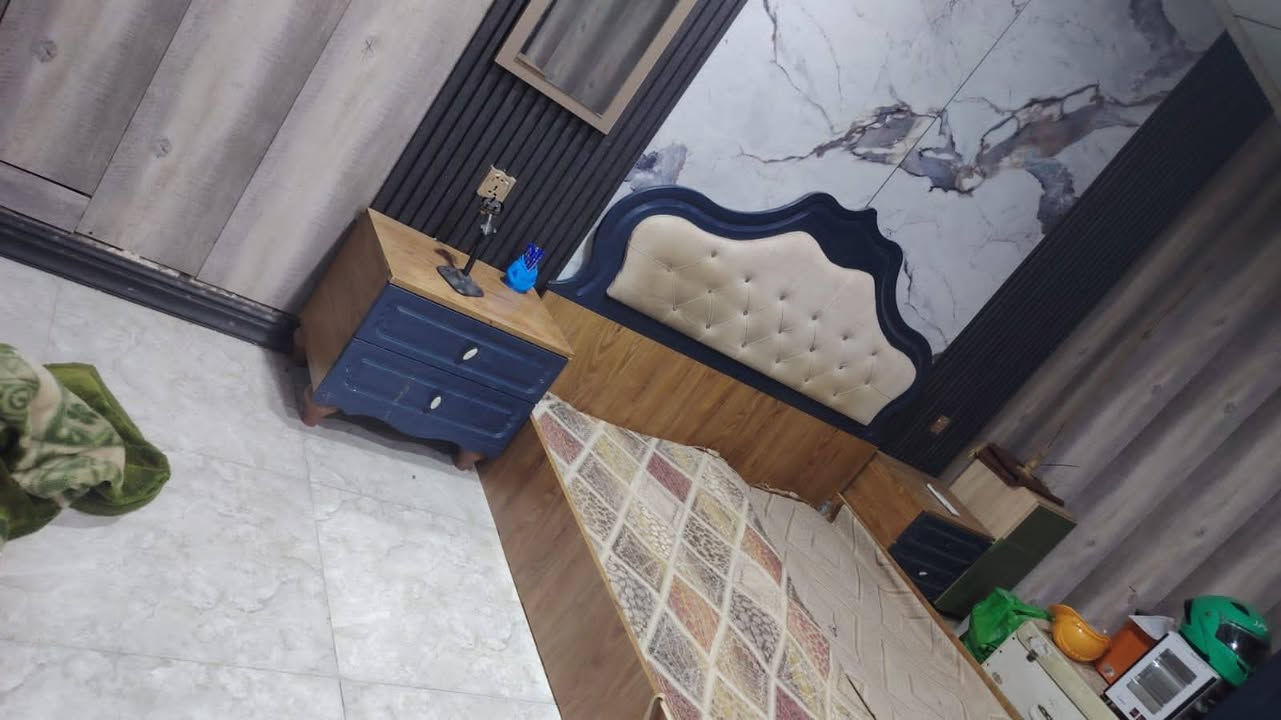 سلام عليكم غرفه للبيع سعره 300 الف بيه مجال اني مشتريه ب750
مكان حي الجهاد ***********
