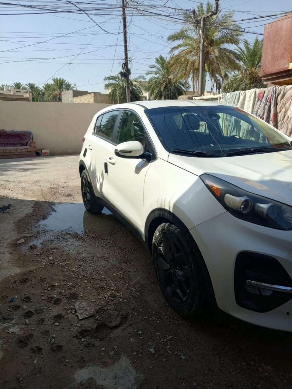 سلام عليكم سبورتج أمريكي موديل 22 
حادثها بنيد وجاملغ بدون دواخل شرط السونار
السياره نص فول مكانها بغداد السعر 155 وبيها مجال
الاتصال ***********
