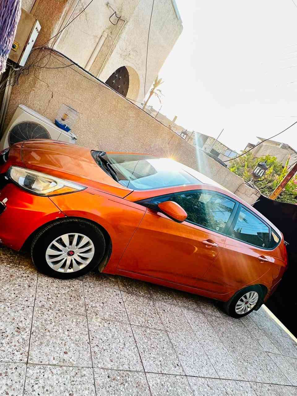 للبيع هونداي أكسنت 2015 لوون مميز 
رقم بغداد الجديد هزه سنويه جديده 
محرك 1600 مكفوول
كير AT مكفول 
صدر نظيف 
تبريد ثلج 
تخم تاير جديد باتري جديد 
داخل جديد جداً 
ماشيه 100
شاشه وكامره 
تحكم ستيرن 
وارد امريكي ليبل واحد 
جمييع الأيرباكات سليمه 
مكفوووووله منل ضرر والصبغ كفاااله
السعر 88 ورقه 
مكاني الغزاليه 
***********
