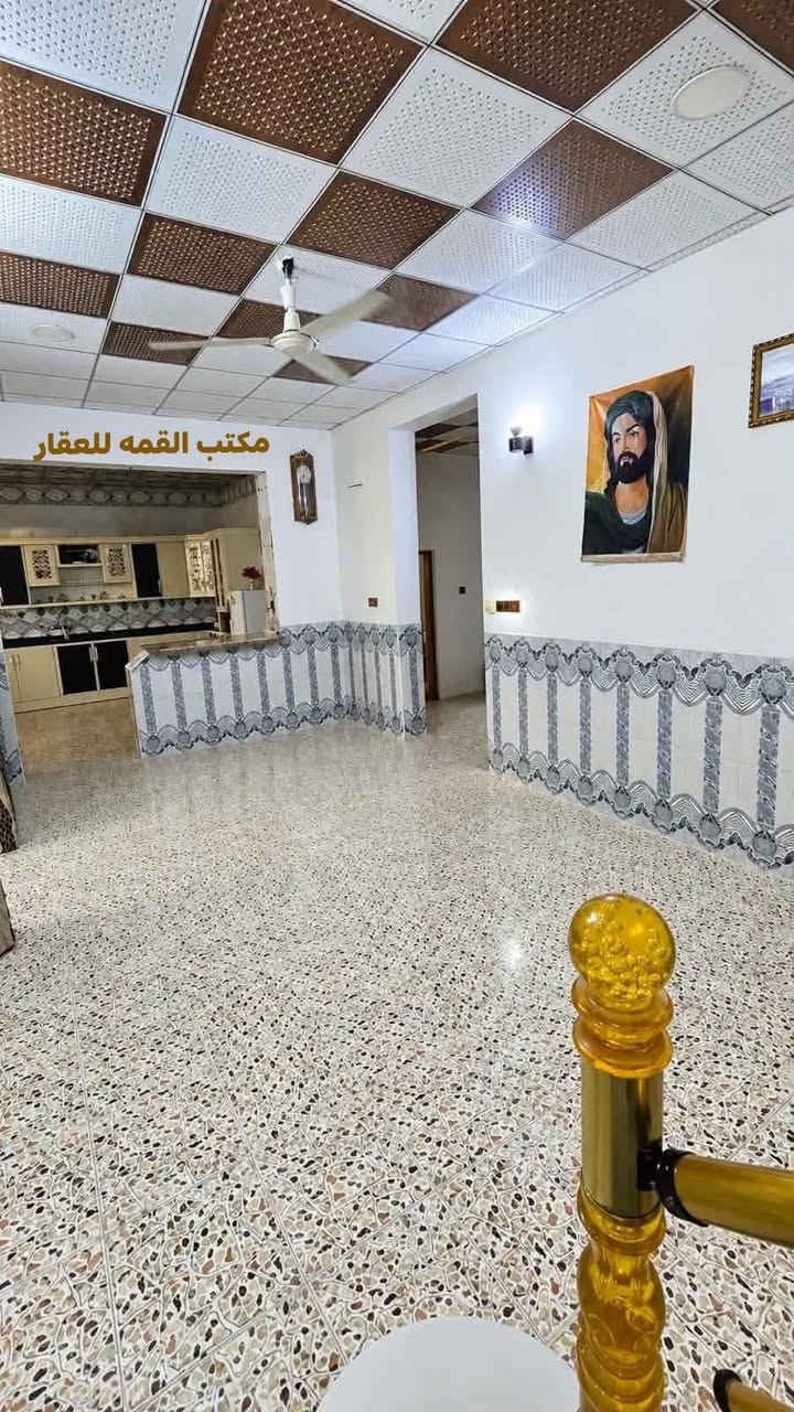 بيع مستعجل 300متر درجه اولى 
تفاصيل 👇 

مواصفات وتفاصيل العقار
• بيع مستعجل 300متر درجه اولى بناء 200متر تقريبا طابقين يحتوي على 4غرف نوم صالتين مطبخ صحيات استقبال حديقه وكراج سياره يسع 3سيارات على شارعين
• الدار يبعد عن شارع رئيسي 100م تقريبا اساس وسقف صب كونكريت بناء طابوك
• عنوان الدار النجف الأشرف كوفه شارع المعمل مقابل مدرسه الشهيد علي الرماحي
• سعرتم تخفيض الى 105مليون

بيانات التواصل وموقع المكتب
• عنوان المكتب الكوفة شارع المعمل قرب شارع المطار القديم مجاور صيدليه بلال مقابل صيدليه زحل جوار شارع سيد حبيب
• ***********
• ***********

نص مكتوب في الصور:
- مكتب القمه للعقار