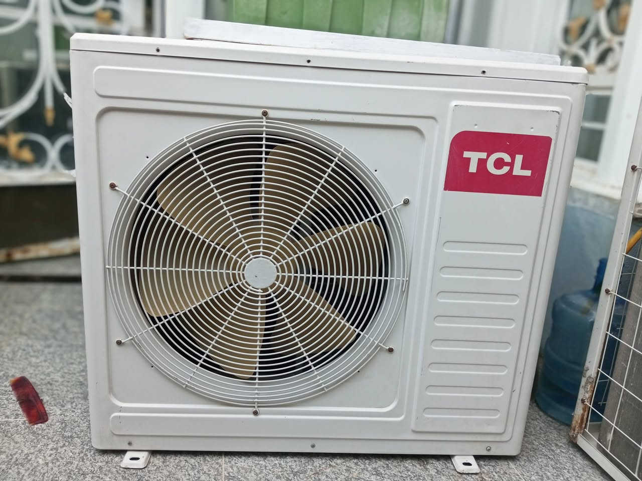 سلام عليكم سبالت عدد اثنين واحد  TCLحجم3طن والثاني دنكه 3طن مشدودات بلبيت تفحص وتقتنق وجيب مصلح اذا كال بيهن شي تاخذهن بلاش العنوان النجف الاستفسار بي وتساب ***********
