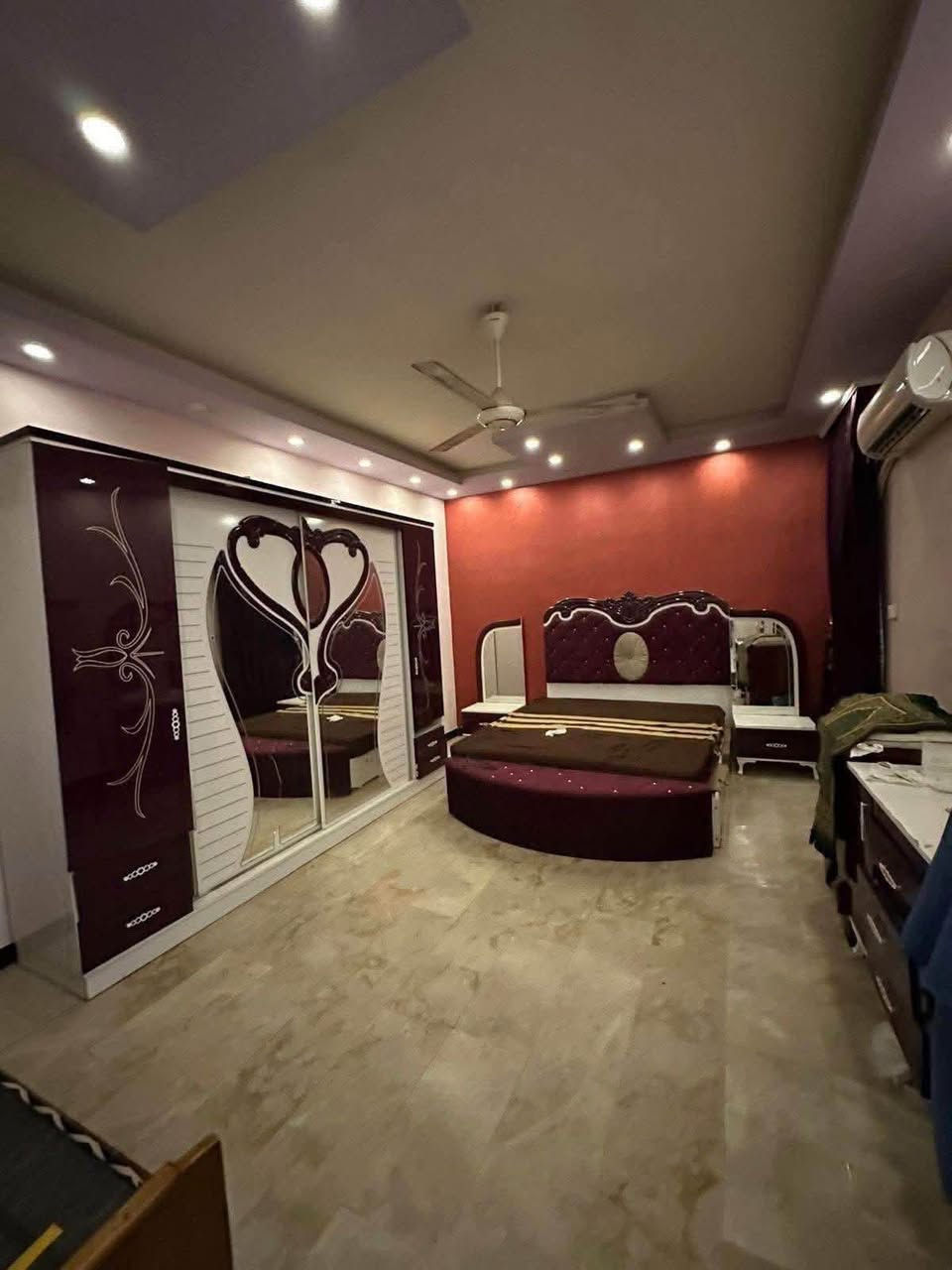 🏡 للإيجار – بيت مؤثث مميز في السيدية
✨ مساحة 300 م²
🛏️ 5 غرف نوم
🛋️ صالة واسعة
🍽️ مطبخ متكامل
🚿 جميع الخدمات متوفرة
📍 السيدية – خلف صيدلية بر الدواء
💰 الإيجار: 2,500,000 دينار شهريًا

بيت واسع ومؤثث بالكامل، جاهز للسكن، ومناسب للعائلات الباحثة عن الراحة والمساحة والموقع المميز.

📞 للاستفسار والتواصل:
***********
***********
