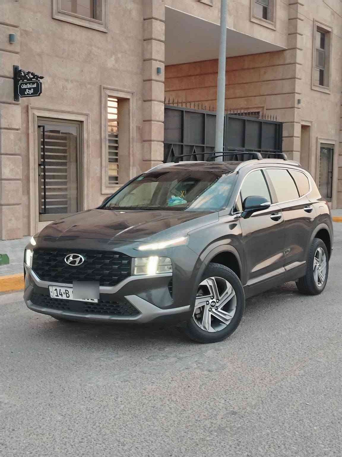 للبيع فقط.  سنتافي 2023 وارد امريكي لون رمادي  مكينه 2500. استيراد باسمي. سيارة مال بيت... 
ماشيه //60 الف كيلو وليس ميل.
السيارة جاهزة مكينة كير حدادية وتبريد على وضعها من امريكا بدون اي نواقص او تبديل... 
تحذير اصطدام امامي وخلفي مع رادارات جانبية ومثبت سرعة.تشغيل عن بعد مع التبريد... 
صندوق كهربائي مع تدفئة كشنات أمامية وكرسي السائق كهرباء.. لايتات ليد  امامي خلفي... كاميرا خلفية... دخول ذكي... إشارة النقطة العمياء مع التحذير.. 
الضرر  صبغ حزام  ماعدا باب الصندوق..
بدون لواغد او شواصي او دواخل
وبيه ايرباك برده
السيارة حرة... رقم بصره باسمي تحويل مباشر.. 
مكان السياره بصرة. حي الأساتذة. بيع مستعجل
السعر 168 من الاخير مع مجال بسيط... 
رقم تلفون واتس اب //***********
