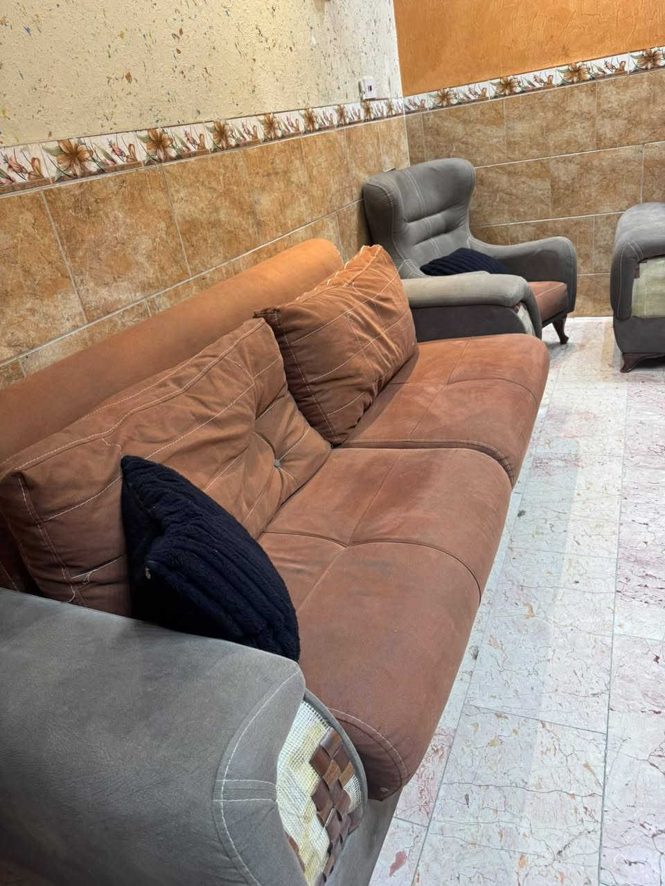 غراض للبيع بغداد
للاستفسار الاتصال على الرقم
***********

نص مكتوب في الصور:
- أنت ١٤ سبتمبر، ١٢:٠١ م
- 1 صور
- السوق المفتوح
- OpenSooq
- دردش
- 077000225XX
- 76
- 1:05
- أنت
- 5 صور . الاثنين
- 12:02 م
- ٧٦ ١:٥٠ أنت ٥ صور . الاثنين ١٢:٠٢ م ١٢:٠٢ م