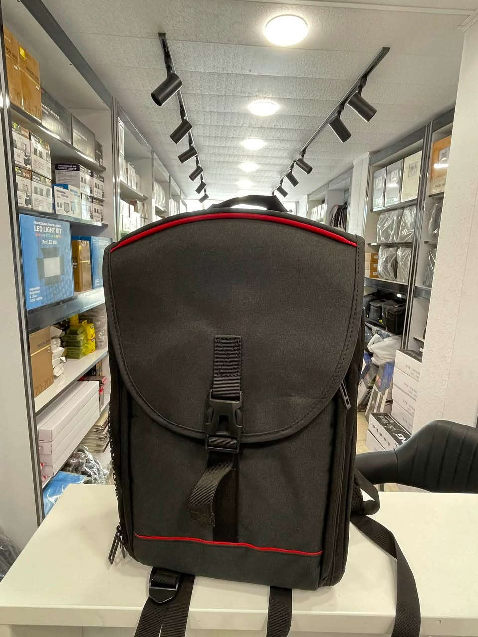 �🎒 حقيبة ظهر للمصورين — رتّب معداتك وخليها وياك بكل مكان!

إذا عندك كاميرا، عدسات وإكسسوارات تصوير، هاي الحقيبة تساعدك تجمع معداتك وتحملها بسهولة وأمان. 🔥

✅ مناسبة لمختلف أنواع الكاميرات
✅ مساحة لمستلزمات التصوير والعدسات
✅ تصميم عملي للحمل والتنقل
✅ مناسبة للمصورين والهواة والمحترفين

📍 بغداد – الباب الشرقي، مجاور عمارة الوقف القادرية
📞 ***********
