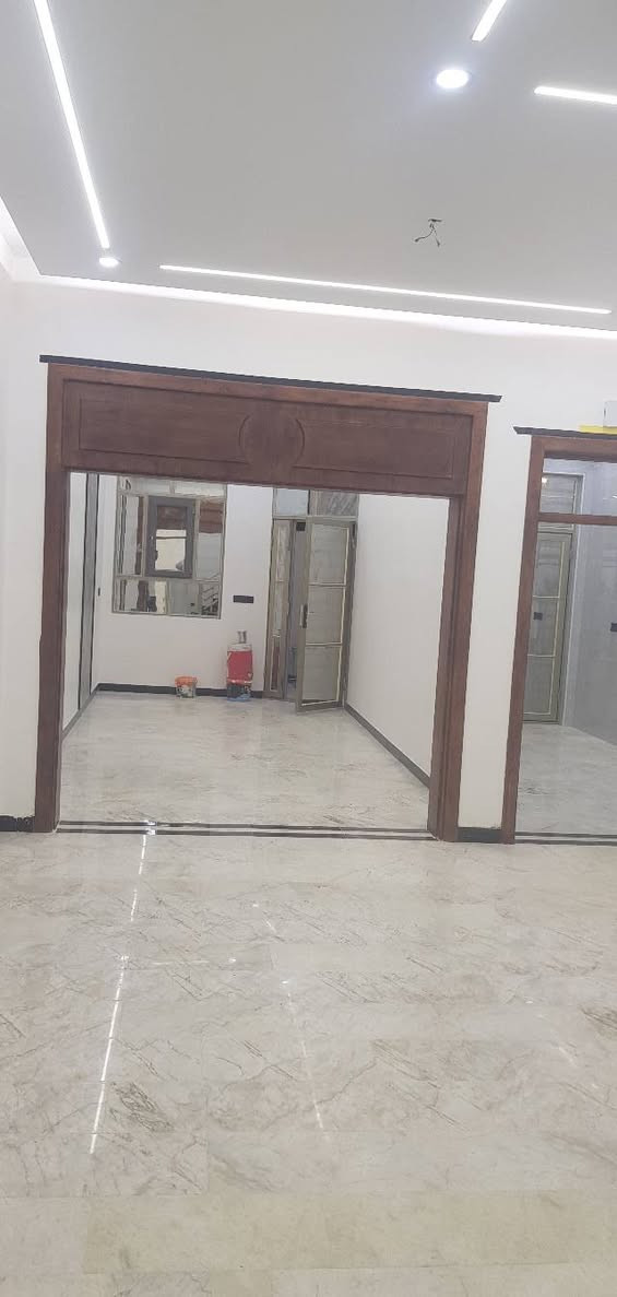 بيت ١٢٥متر قطاع ٣١شارع ٣٠متر شارع النخيل البيت طابقين ٣ غرف نوم وصالة واستقبال ومطبخ وصحيات البيت درجة أولى كامل المواصفات وفارغ السعر ٢٥٠مليون مع المجال للاستفسار مكتب سيد هاشم الذبحاوي النجف الاشرف الكوفة حي ميسان ركن شارع البوريات ***********واتساب نستقبل جميع العروض عرصات بيوت مشتملات راسلونا مع الصور على الواتساب اعلاه
