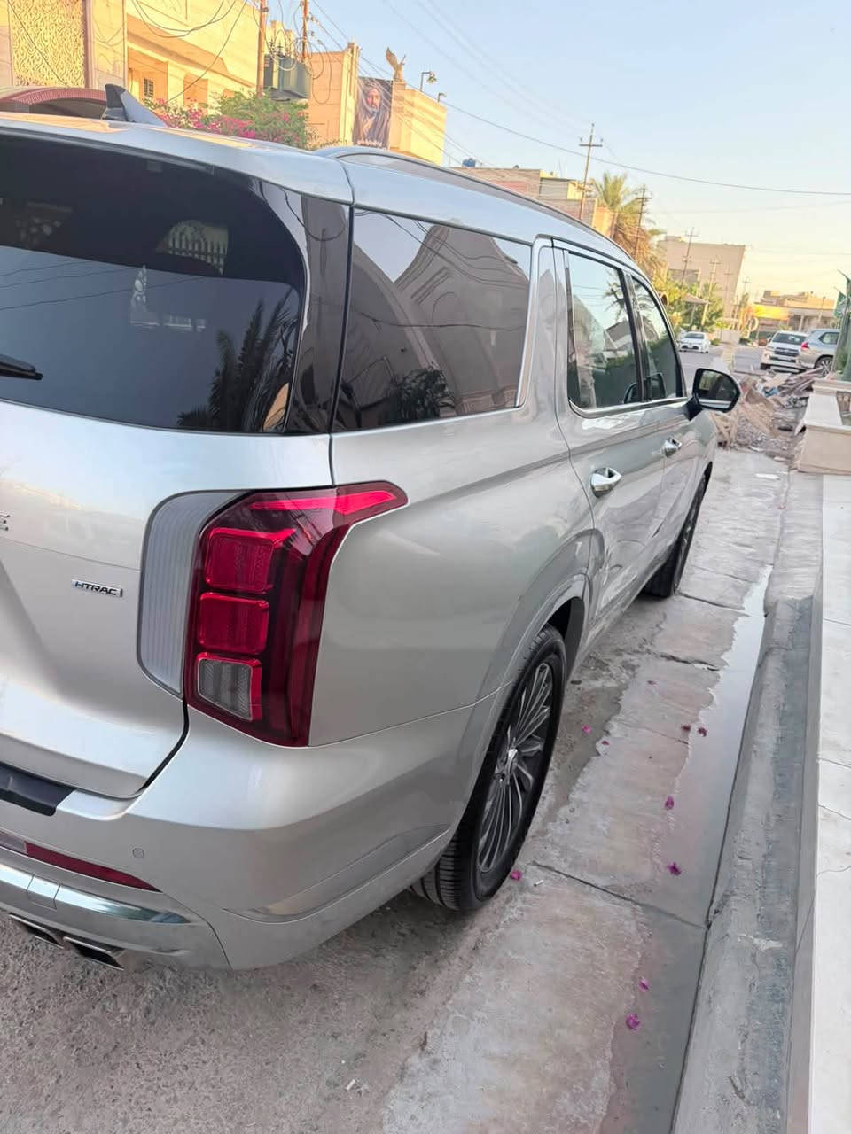 بلاسايد كلكراف موديل 2024 ماشية 36ميل حادثها سطحي بنيد وجاملق بنيد مصلح نفسه بدون ايرباك ورصعه زغيرة مسحوبه ببدي ار شرط لابدنه ولابراكيت 
رقم بغداد 
السعر 285$
مكان السياره بغداد ***********
