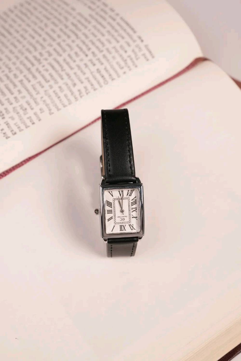 ساعات ماركة DC الفاخرة ✨⌚
متوفر اللون الاسود والبني 🤎🖤
السعر القطعة: 13,000 ✅
والتوصيل: 5,000لجميع محافظات العراق 📦🇮🇶
للطلب أو الاستفسار مراسلة الصفحة 📩 أو ترك تعليق وتتم الإجابة فوراً 🚀او واتساب على الرقم *********** ✨
. 
#ساعات #ساعات_نسائيه #ساعات_رجاليه #ساعات_فاخرة #ساعات_فخمه