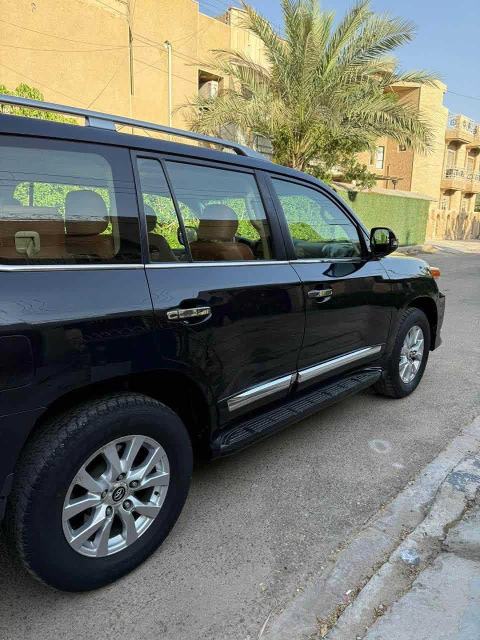 السلام عليكم 
للبيع لاندكروز بريم 2013
ماشيه 200الف 
رقم بغداد 
السعر 350 ورقه وبي مجال 
السونار موجود بلمنشور 
مكانها بغداد 
رقم الهاتف ‭***********‬ اتصال فقط
