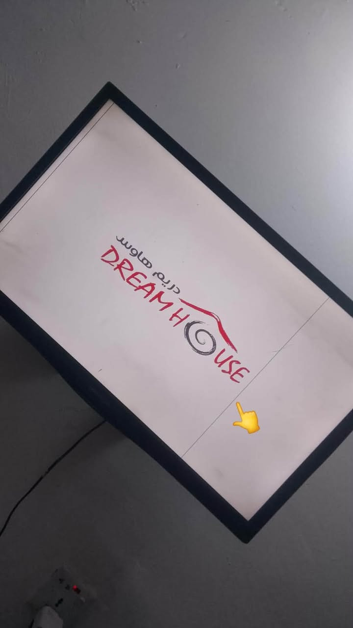 شاشه حجم ٣٢ بيها بس هذني الخطين 
قيم و اخذ مكاني بغداد مدينه الصدر 
***********
