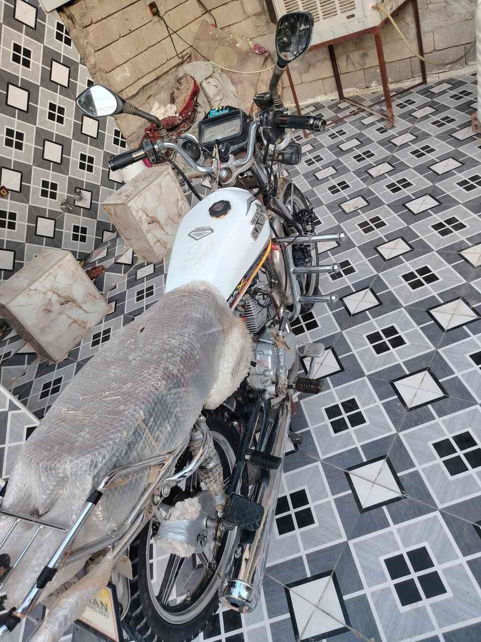 سلام عليكم موطور سيفان خمسه كير موديل 2022المحرك نطيك بيه شرط ما مفتوح الدراجه مابيه اي عيب سعر خاص الاستفسار ***********
