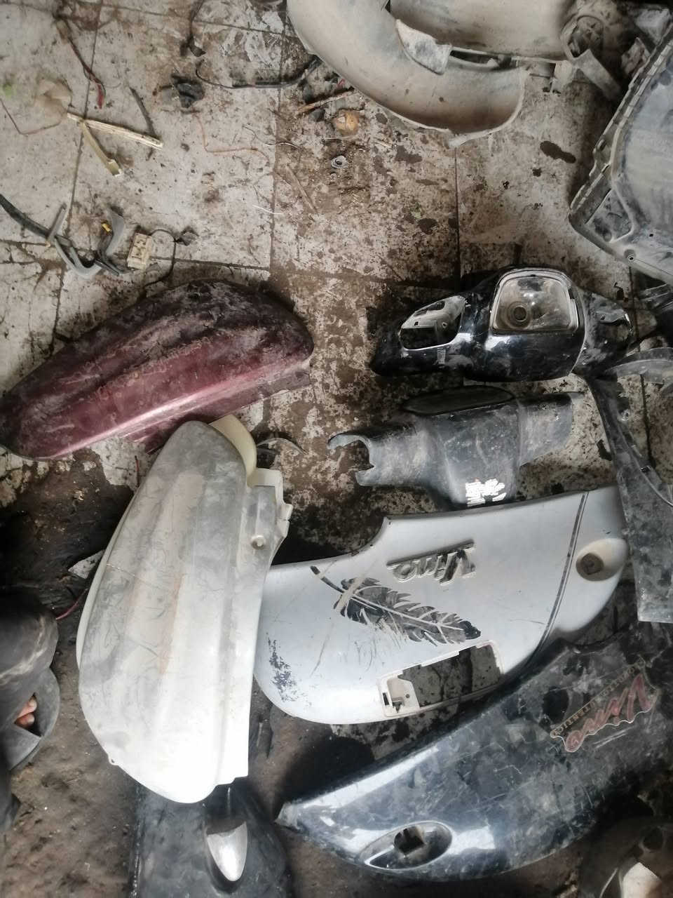 السلام عليكم توجد انواع الكفرات والترايش والحواظن واللحيه كلهه اصليه بالأسعار مناسبه ناصريه مركز ***********... اكزز كفرات كامله وبتره. ومصريه...
