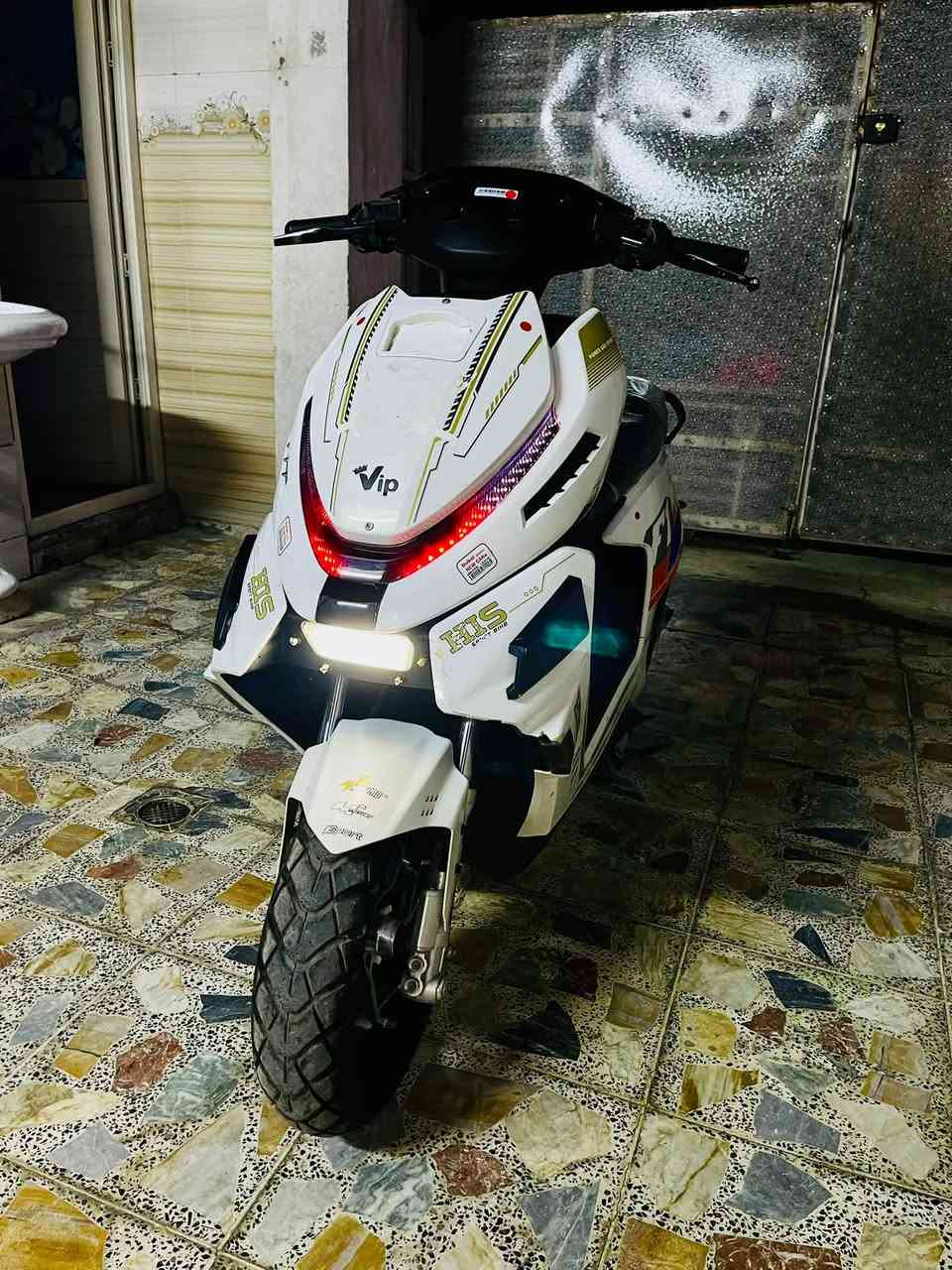 السلام عليكم 
للبيع دراجه F1 شركة HIS  
 2026
6 بطاريات دبل 32 امبير 72 فولت
ملف 2500W حقيقي
تشغيل بصمة وسويج وكارت
نضام P بارك
نضام R رجوع للخلف 
لد امامي متغير
السعر 750 وبيها مجال
المكان بغداد 
للاستفسار ***********
