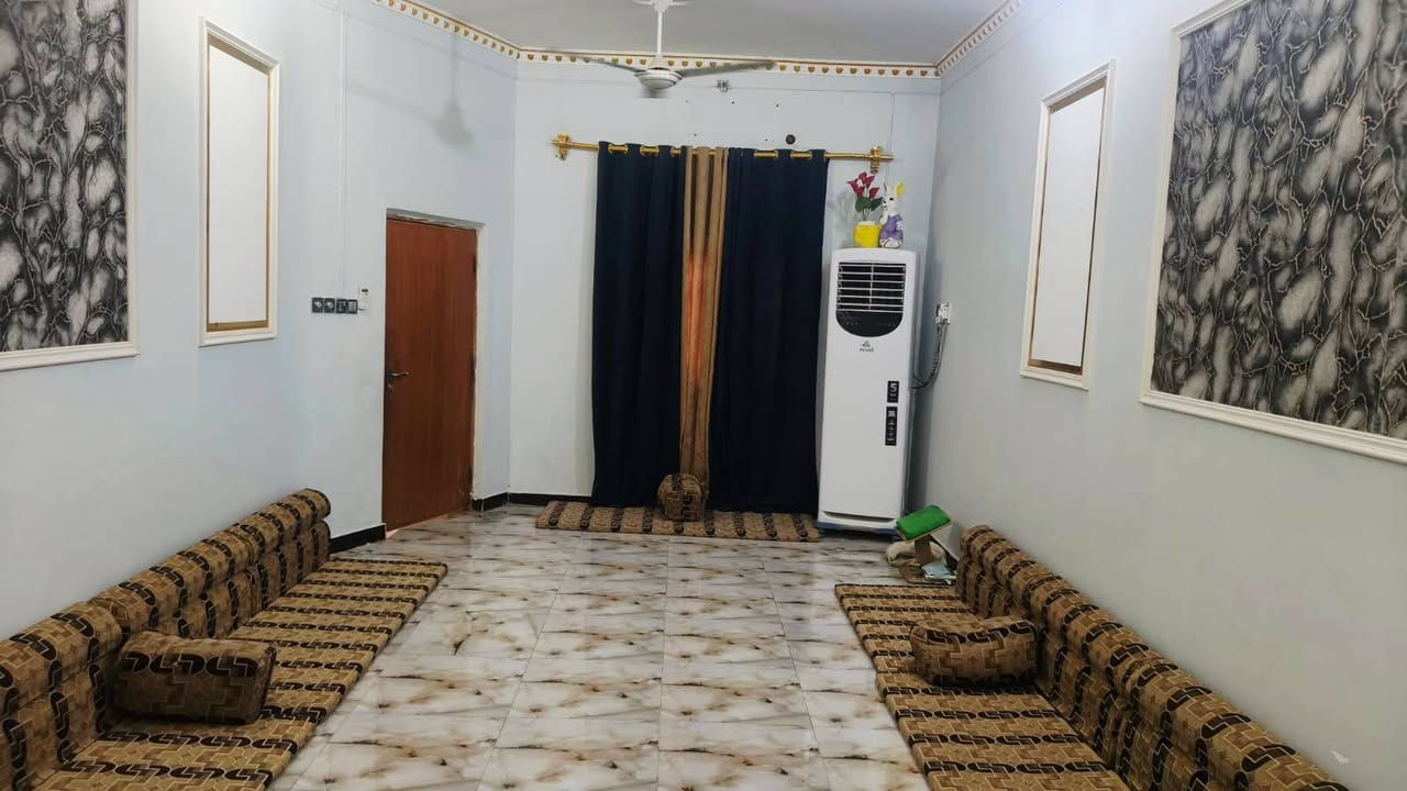 بيت ٢٦٠متر طابقين منطقة ال محينه قرب ابتدائية الامام الباقر
بناء طابوق كونكريت يباع مع الاثاث حصرا
بسعر الكلي ٨٨ يحتوي ٤ غرف صالتين استقبال مطبخ
الاثاث
غرفة أخشاب عدد 2
+سرير نفر واحد +سبالت عدد3 جداري وسبلت عمودي 3 طن جديد +مجمده + ثلاجات عدد 2 + مراوح عدد 5 + طباخ كبير +كاونتر+سنك+
منظومة ماء تحليه+بوفيه+ غساله كبيره+ معرض خشب+بردات عدد 3+تنور غاز + تنور كهربائي+قناني غاز عدد 2 + ديوان كامل + سخانات عدد 2 كبير وصغير+ تانكي كبير حجم 1000+تانكي حجم 500 + ماطور ماء عدد 2 + جزامه + فراشات مثل دواشك وبطاطين وفراش الارضيه ميز شاشه + شاشات عدد 3 + منظومة كاميرات + ميز مجرات بلاستيك+ ديلاب حديد
واتساب *********** علي عبدالكاظم
