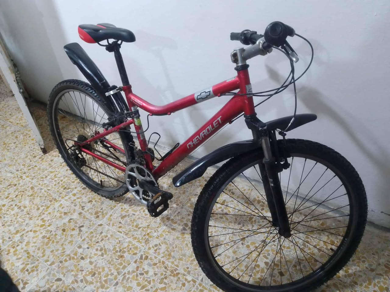 السلام عليكم بايسكل شوفرليت امريكي للبيع السعر 85 وبي مجال البايسكل نضيف وجاهز مابي اي نقص طخم تايرات جديده العنوان حي السماح قرب صيدلية الأركان ***********
