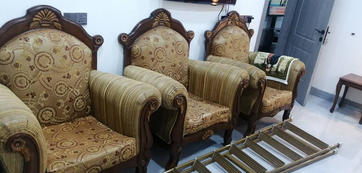 طقم رئاسي • ١٠ نفرات • نظيف
