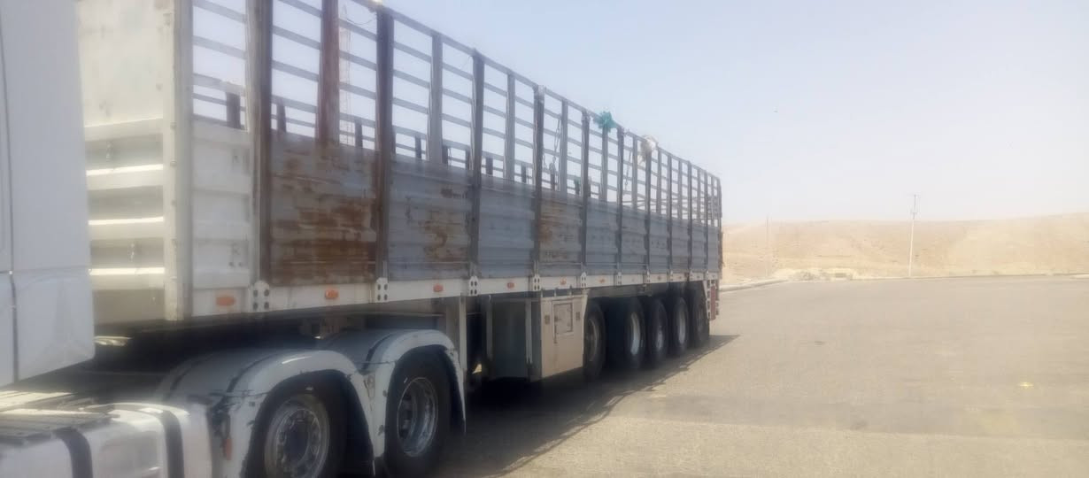 للبيع عربانه حداديه شاصي 16 خمس محاور تخم تاير مكفوله كفاله عامه السعر 145 وبيها مجال الاستفسار ***********
