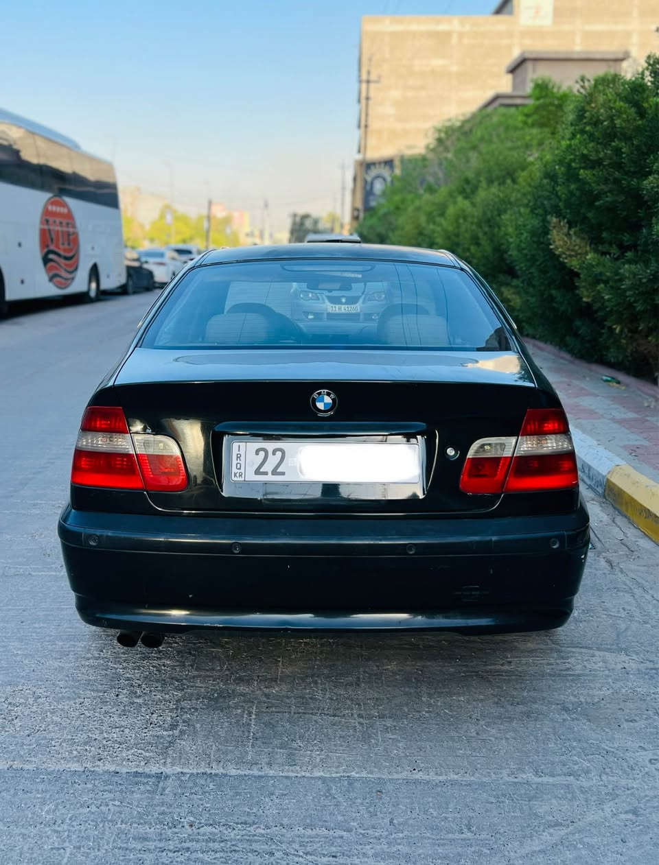السلام عليكم 
للبيع فقط BMW E46 اصل 330i وكير اوتماتيك
السعر 80$ وبيه مجال بسيط
 جانت متروكه بيه كم ملاحظه
بالداخل بسيطات  
خليجية 2003مكفولة حتى الدعامات بدون صبغ 
البنيد جارد الكلير  فقط كله على وضع الشركه وكلشي بيه بلادي
وجاهزه حاليا ترايه جديد
ماشيه 150 الف حقيقي 
السياره فول ١/١ عدا السلايت رقم اربيل الجديد باسمي وهزه جديده وسنويه ٣١ مكانه اليرموك 4شوارع *********** بغداد, العراق
