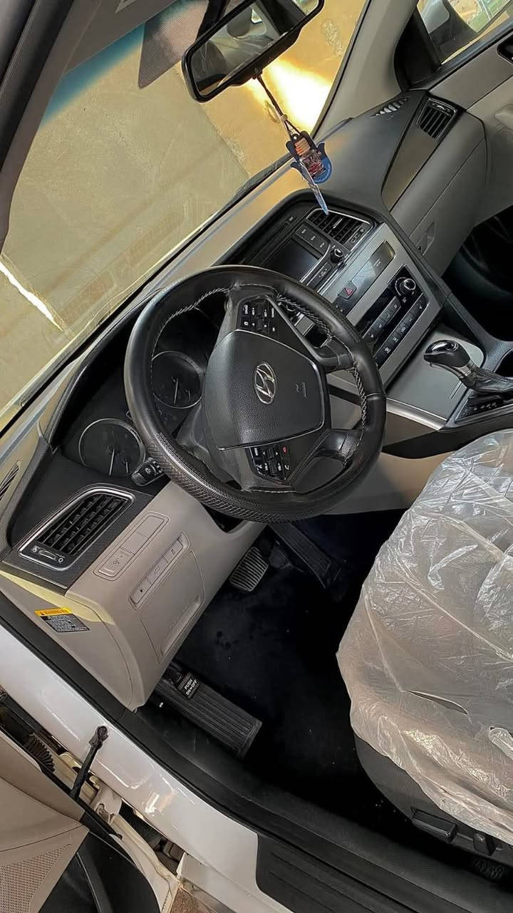 السلام عليكم مكلف بالنشر
سيارة سوناتا سبورت ٢٠١٥ وارد أمريكي
رقم بغداد دولي
محرك 2.4 Gdi 
السيارة نص فول
٦ سرعات
سياره ادامه كامله ماتصرف عليها دينار
طخم تايرات جديد 
تبريد منظومه جديدة كامله ثلج 
سنويه لحد ٢٠٣٠ 
تحويل ثاني يوم مشروع وطني
السيارة سعرها ١٣٥  وبيها مجال بسيط للشراي
عنوان السياره صلاح الدين تكريت 
هذا رقمي موجود اتصال و واتساب ***********
