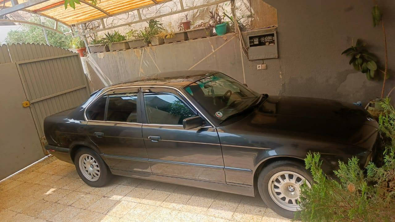 BMW 525i 1991
محرك فل 
كير اوتو 
تبريد شغال 
فتحة سقف 
كشنات جلد وغرفة ومرتبة 
سيارة بسمنا شرط التحويل 
السيارة مصبوغة عام للجمالية 
ويل صقر 
سنوية تنتهي  2028 
رقم نينوى الماني 
للاستفسار ***********
***********
