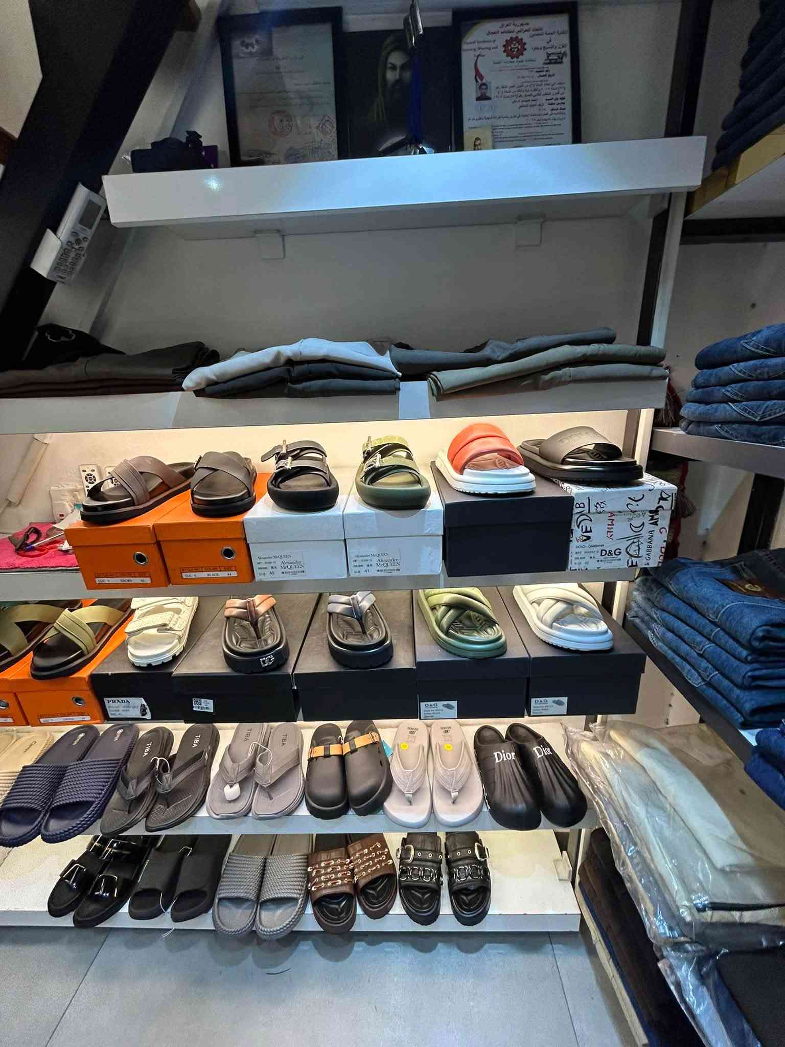 ديكور محل البيع فاترينات ورفوف بغداد مدينة الصدر ***********
