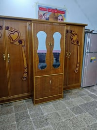 غرفه ام ٥ حلوه مرتبه مثل بلصوره تحتوي على يدات جدد قفاله جدد صبغ تلميع...