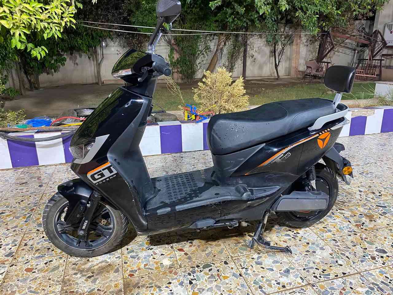 سلام عليكم
للبيع ياديا GT 20
ملف 3000 سرعة 60
6 بطاريات نوع البطارية كرافين 72فولت
25امبير ساعة السعر 850 الف بي مجال 
للتواصل ***********
