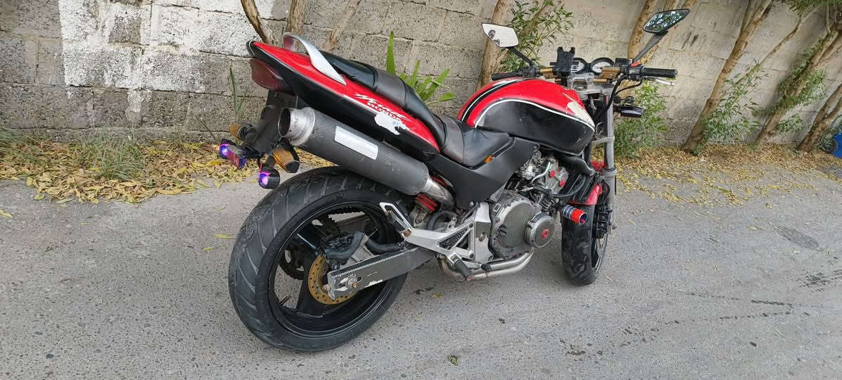 هوندا هورنت حجم 250 كفاله نكره سلف منفيس فقط العنوان بغداد زعفرانيه ***********
