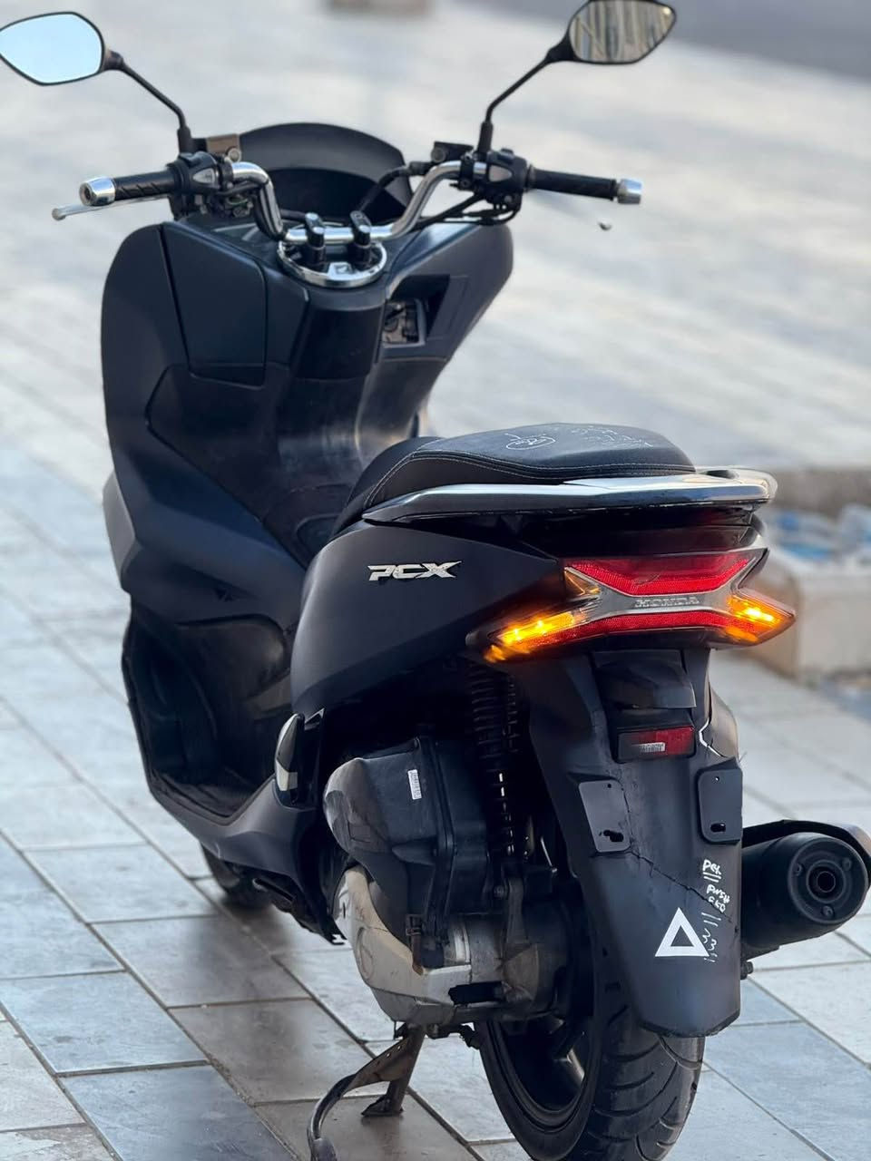 للبيع دراجه pcx  جيل ثالث بصمه الحديث  مكينه 150 حساس حرف A نوزل خطين ستان كهربائي ماشية18 الف زيرو الدراجه مال بيت حساس ازدحام دراجه جديده  حساس شلعه معدل خير من الله دراجه تتعب تكول جديده مال جناي  مكان بغداد الكرخ السعر مليون و900 وبيهه مجال والاستفسار *********** بغداد, العراق
