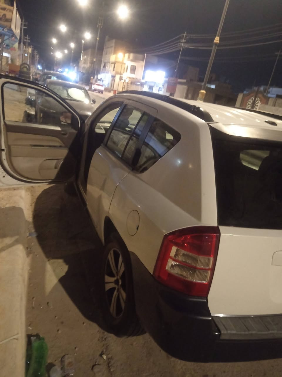 السلام عليكم ورحمة الله وبركاته
​جيب كومباس (Jeep Compass) موديل 2007 للبيع
​سيارة حلوة وخير من الله، جاهزة للاستخدام وما تحتاج أي مصارف:
​الرقم: بغداد.
​المحرك والكير: مكفولات وخير من الله، كير ومكينة بشرط الفحص.
​التايرات: تخم تاير جديد.
​الكهربائيات: شغالة بالكامل 100% وما بيها أي نقص.
​التبريد: منظومة كاملة ومشدودة، مجرد تحتاج شحن غاز.
​المكان: كربلاء المقدسة.
​السعر: 48 ورقة ($4,800) وبيه مجال بسيط للطيبين.
​للتواصل والاستفسار (اتصال أو واتساب):
***********
