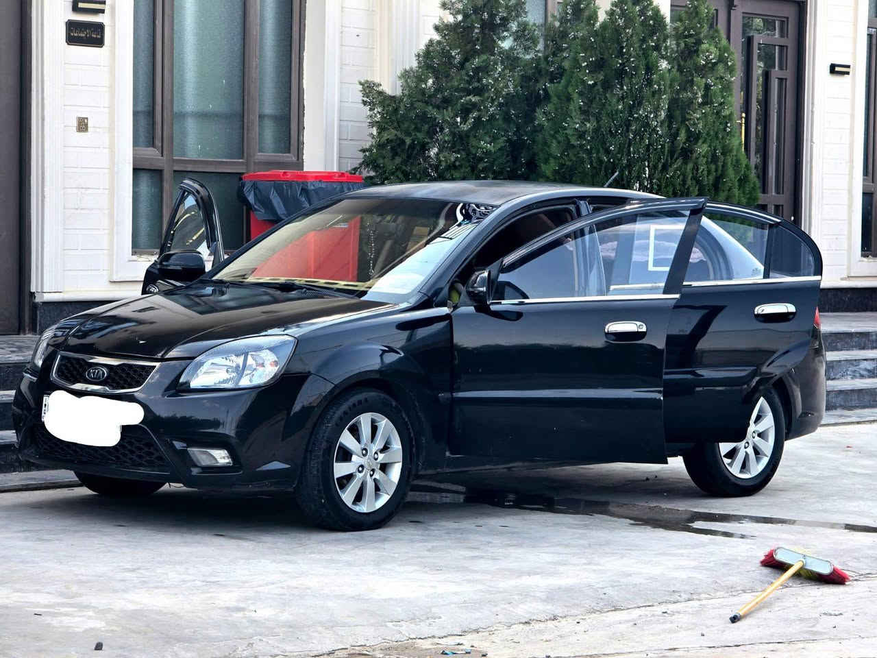 كيا ريو للبيع 2012 فول اوتاماتيك تحكمات استيرن السيارة بأسمي شرط التحويل كابون بانزين بيها 
السعر 85 وبيها مجال 
للأستفسار الاتصال على الرقم ***********
