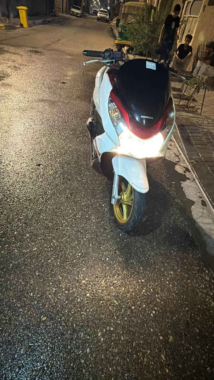 السلام عليكم دراجة pcx جيل الاول. مكفولة برغي ما مفتوح بيها نظافة فوول ماشية قليل بيها حساسات بسكان ياباني الأصلي السعر 14 ورقة بيها مجال قليل مكاني البصرة القبلة ***********
