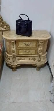 غرفه نوم للبيع مستعجل مفتوحه وكامله بس تشد مثل ما موضحه ب صور سعرها 200 رقمي***********

