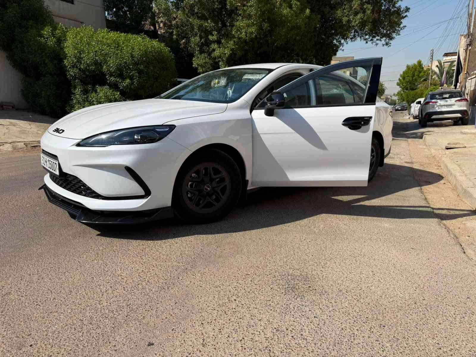 سلام عليكم بي واي ادي سيل5  ماشيه 10تالاف كفاله عامه ماعد الإجاملغ إلمامي بي شخط من جهت السايق  سياره جديده بمعنه الكلمه السعر  22مليون ***********

