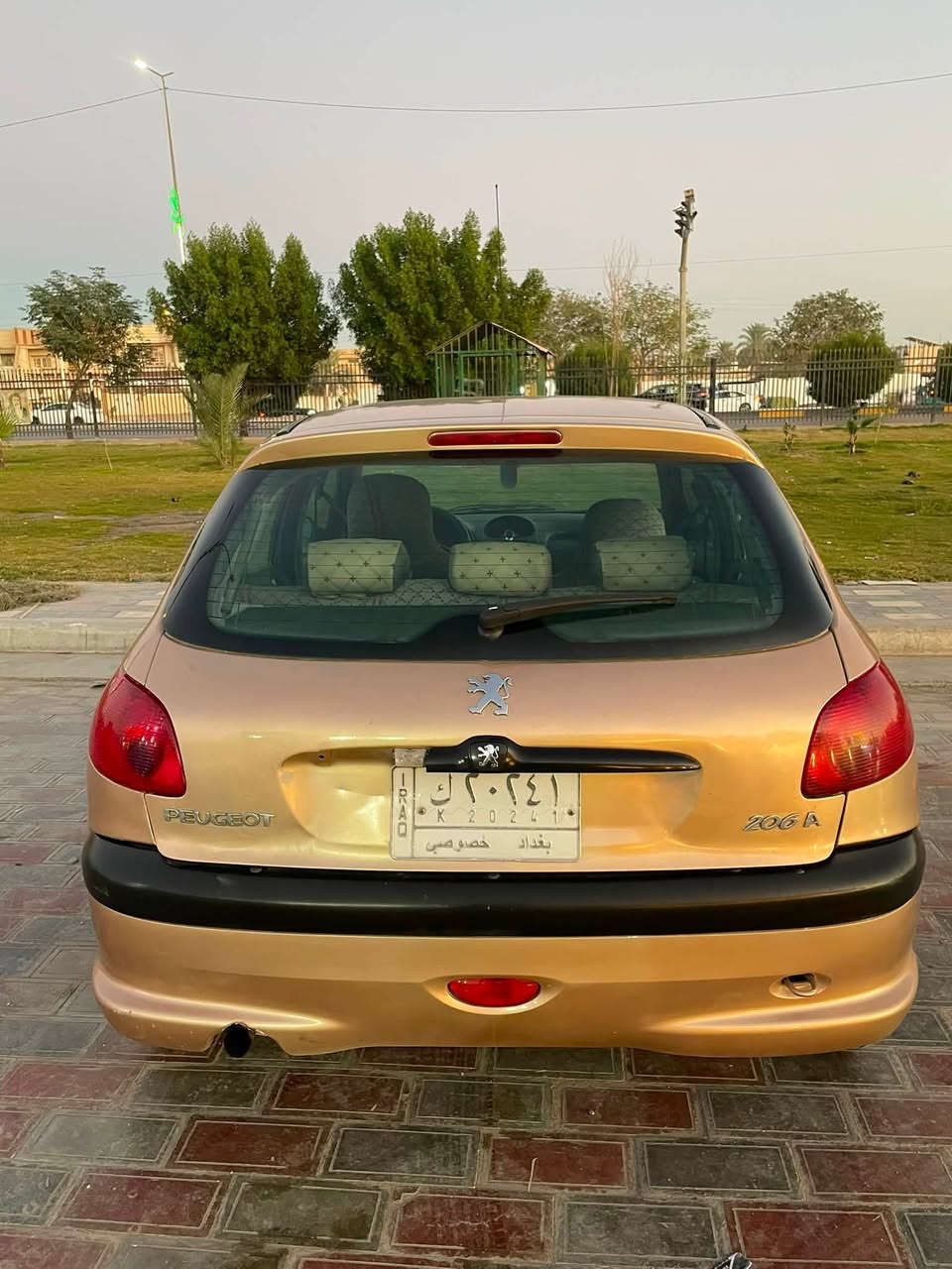 السلام عليكم
بيجو 206 موديل 2004
 رقم بغداد مشروع وطني مصبوغه عام للجماليه
السياره اكو خلل بل كير مالتها يرجع نمره 
اني مبدللها صدر وحداديه امامي خلفي وعبوه مال فيت بم بلكات نوزلات كلهن جدد 
السعر28 
مكانها كربلاء 
***********
