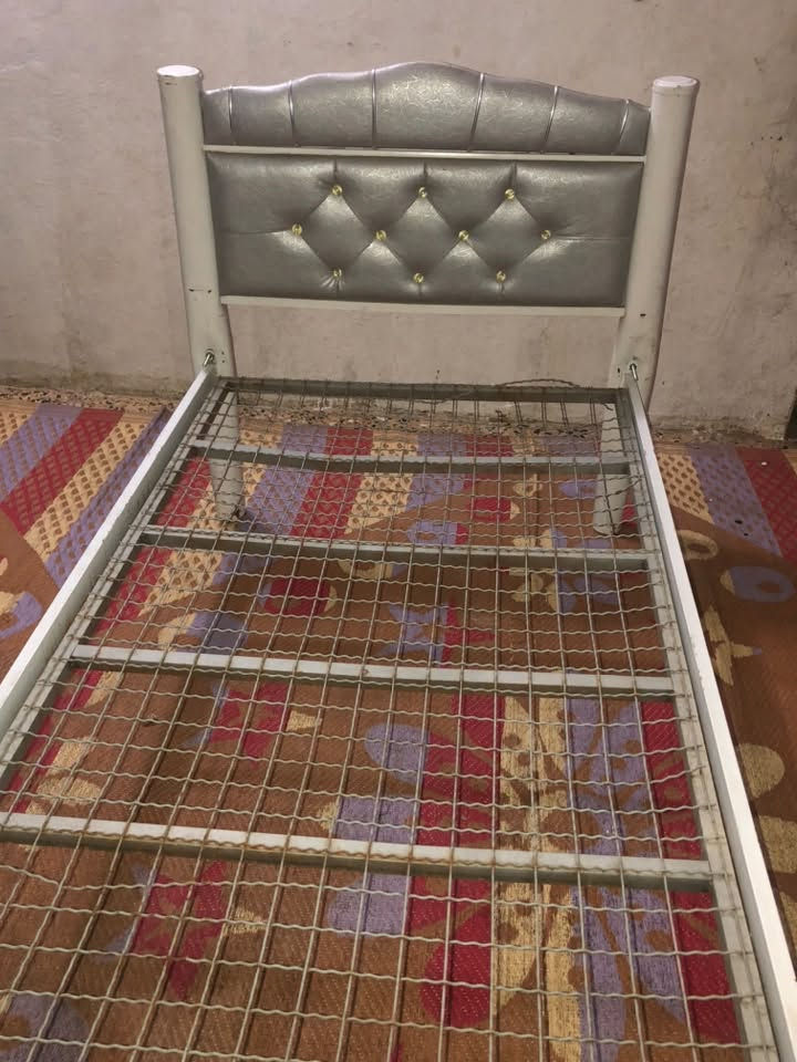 جرباية نفر كلش حلوه ومرتبه ونظيفه لونها رصاصي مع ابيض سعرها 50الف مستعجله على بيعتها للاستفسار مراسلة الرقم ***********او مراسلة الصفحه خاص
