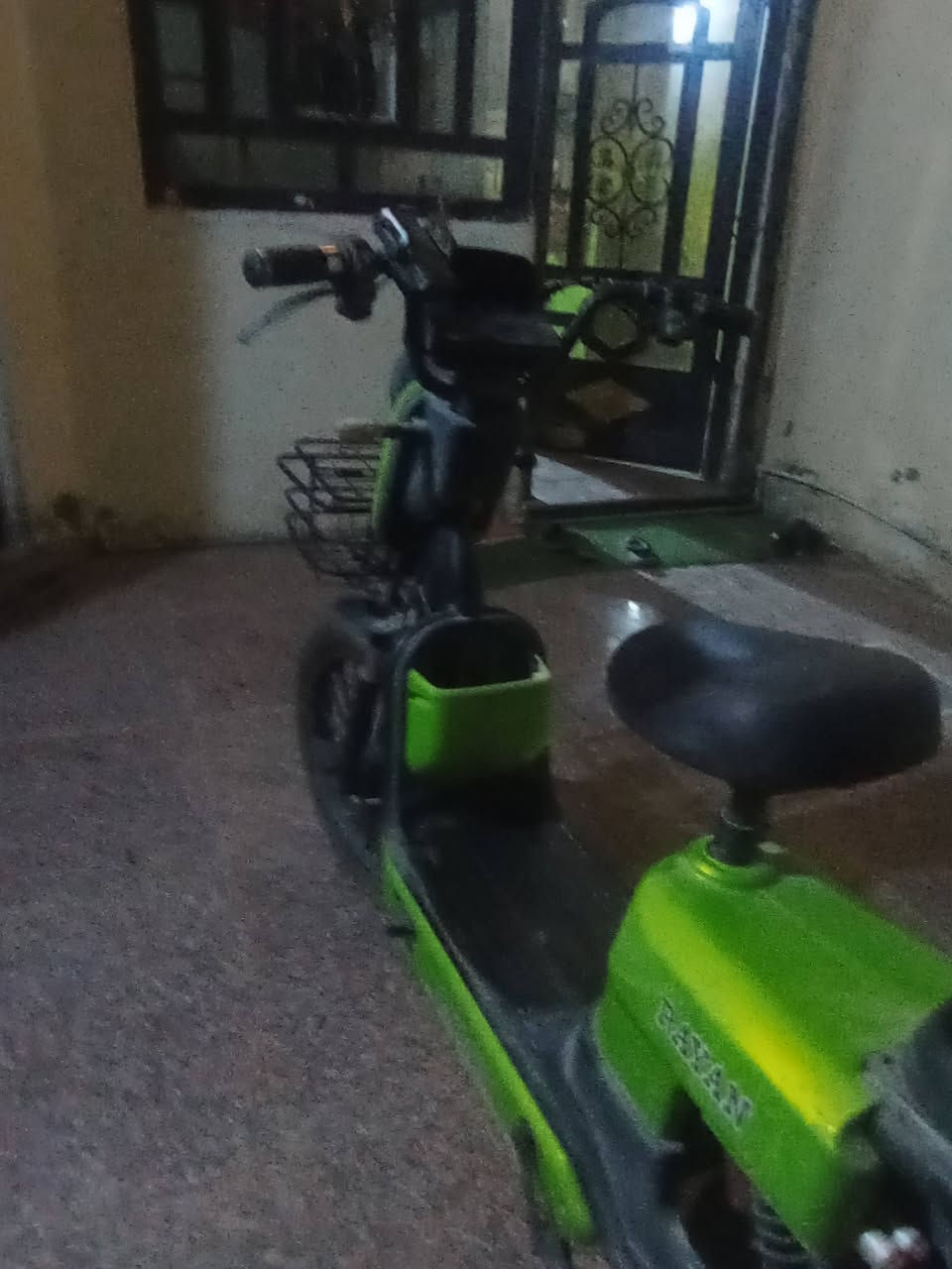 متوفر دراجه شحن نقص بطاريات وشاحنه فقط نضيفه ب 150 وبيها مجال للطيبين مكاني حله ورديه بسيف سعد وره مستشفى الكفيل 

رقم ***********
